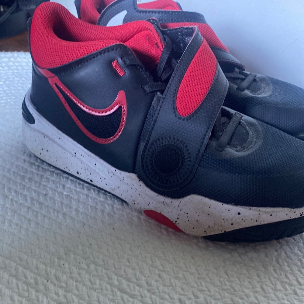 Nike kids Hustle
